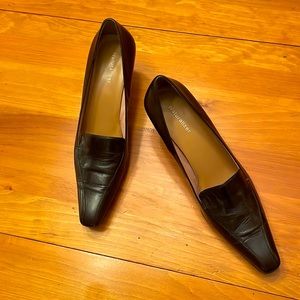 Gorgeous, Classic Pumps